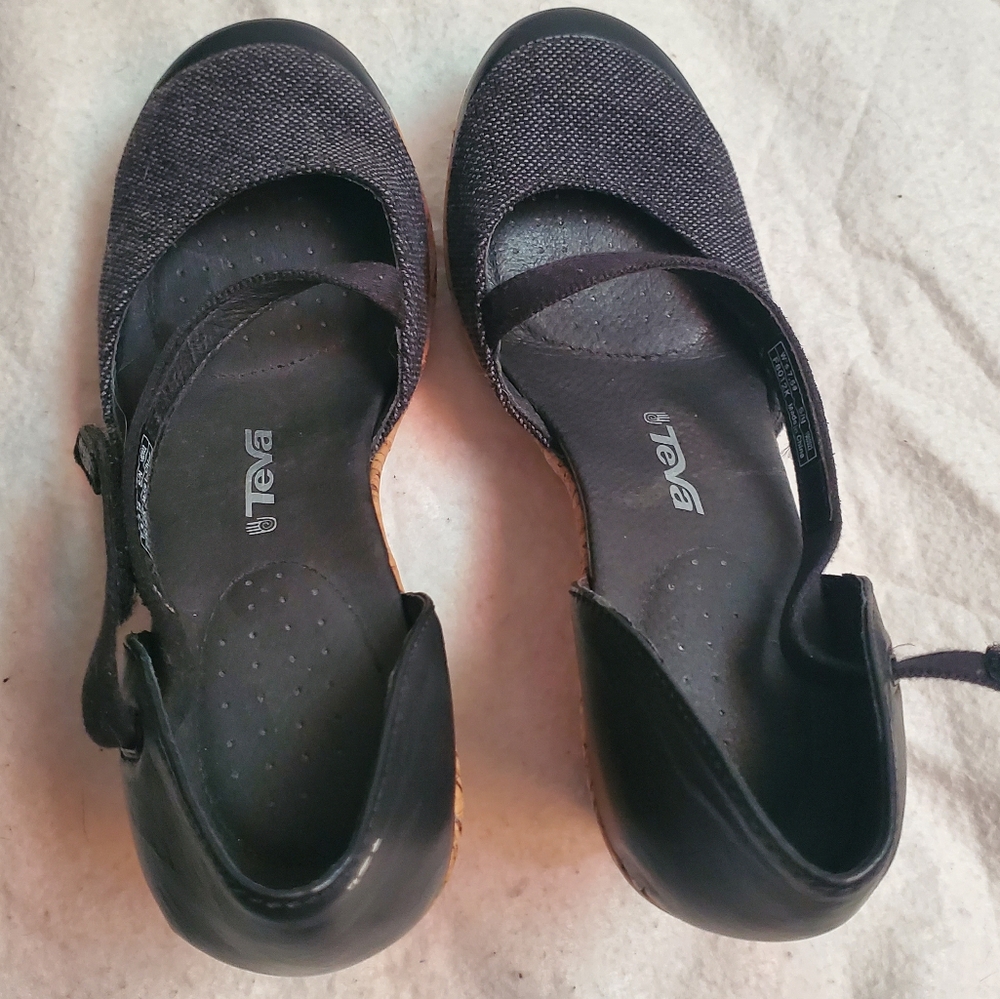 Like New Teva Women's Black Shoes